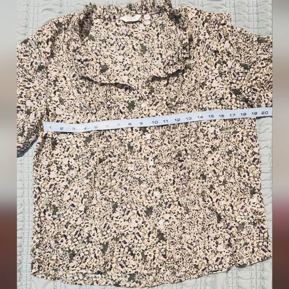 B. Young Floral Light Woven Shirt Size Medium NWOT - Picture 2 of 7